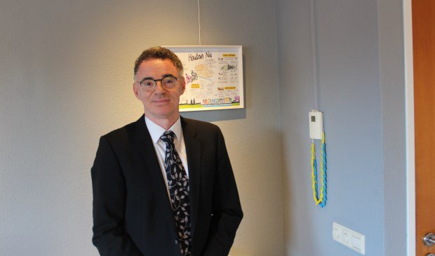 HoutensNieuws's tweet photo. ,,Houten voelt als een warm bad” Interview met burgemeester Gilbert Isabella HOUTEN Op 3 juli jl. wordt Gilbert Isabella (PvdA) geïnstalleerd als burgemeester van Houten. Het begin was heel... https://t.co/frRX1ErJbz https://t.co/urXbPoiVpr