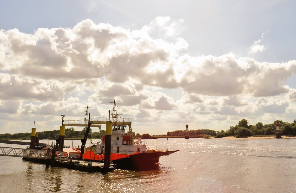 DigiwomenHB's tweet photo. Einen schönen Bremer Sonnensonntag wünschen wir! #Bremen #DMWHB @frauenseiten @SWH_HB @WFBBremen @BremenBC @HBdigitalmedia @werderbremen @MatWrede @hbde_wirtschaft @HBwissenswert @BremenDigital @IsabellHarder @Marketing_Madam @FRichterBremen @ZeMKI_Bremen @dmlabbremen https://t.co/4x744nAXkS
