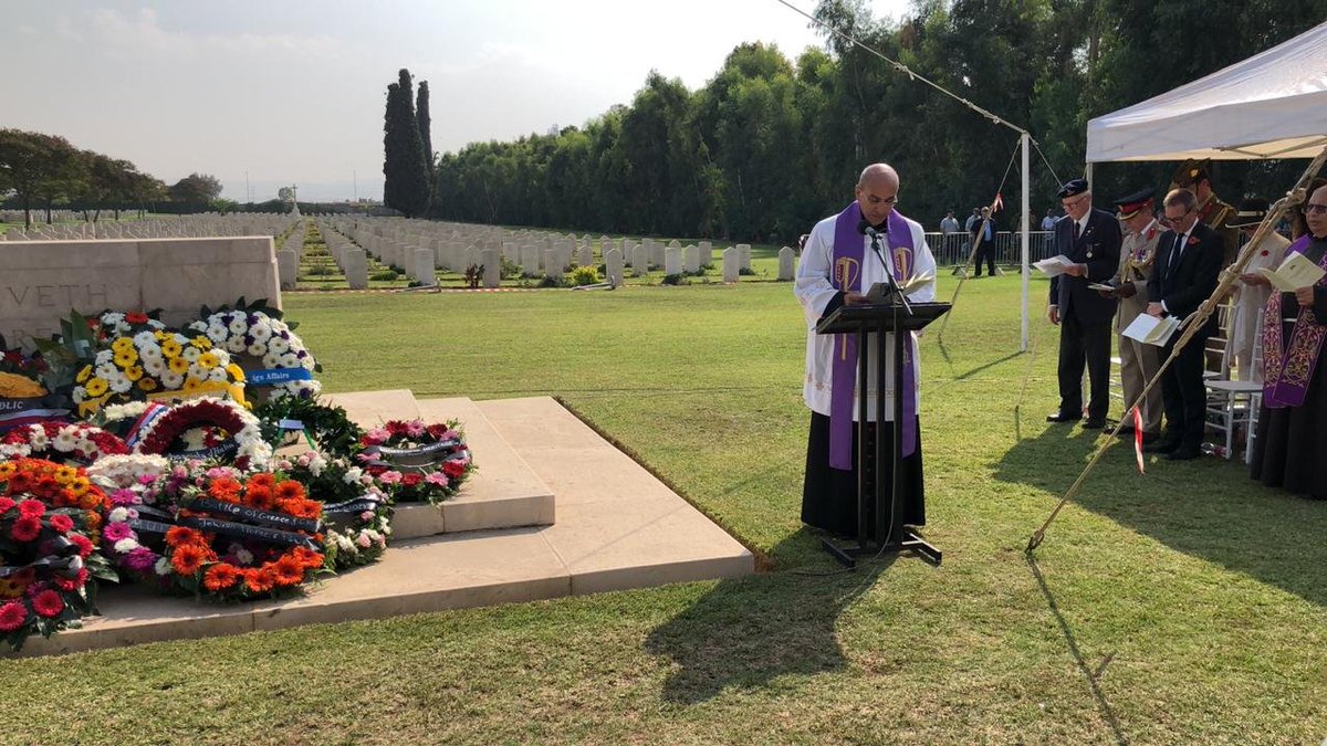 ThsShambos's tweet photo. #RemembranceSunday
at #Ramleh Commonwealth #wargravesmemorial. Honouring the sacrifice of the fallen in the allied efforts in #WWI & #WWII. 11 members of the #cyprusregiment 🇨🇾 rest at #Ramleh & 8 at #Khayat, but also in #Gaza & #Jerusalem. #LestWeForget
#WeWillRememberThem https://t.co/MA5JTTpoYK
