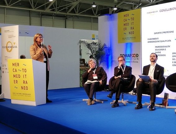 digipromagazine's tweet photo. #roundtable a @MercatoMediter 
@Comunica_Media 
📌#ricerca sul settore #Oleario
@SPattuglia @mirkoSdE 
❗️il 40% delle aziende intervistate non realizza un #pianodimarketing
📌strategiaonline: più della metà del campione NON effettua promozione su #GoogleAds https://t.co/27goDjprh2
