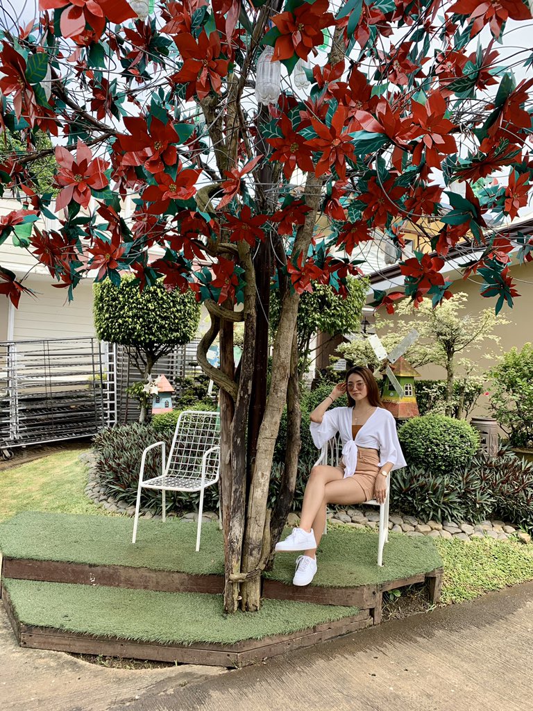 iamangelatungol's tweet photo. Would you mind to sit beside me? https://t.co/QUVdQcshtK