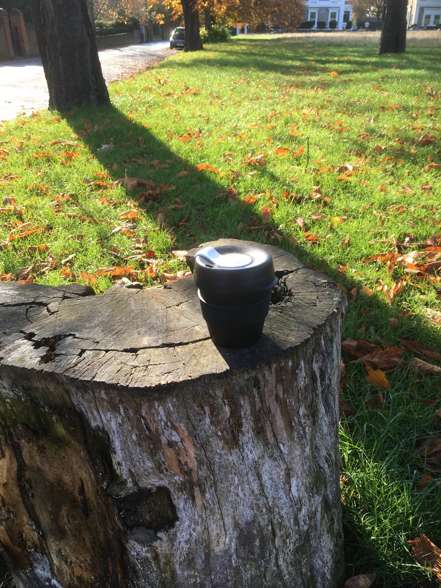 CopyPlease's tweet photo. Happy Sunday #coffee #Autumn #sunshine #weekend #London https://t.co/K6S3KAWtJG