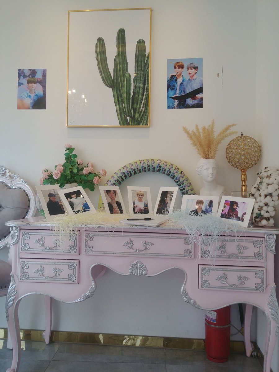 VV_Bee11's tweet photo. 핑크게이트 뽀개기♥ 너무 이쁘고 내부 너무 잘 꾸며져 있구 존버한 인생 ㅠ오픈 1시간 전에 서서 2번째로 주문 했다 빅토니들이 그리운 밤🌜
#빅톤 #일곱빛깔_무재개를_따라_지나온_열두번째_계절 #핑크게이트 #한승우 #강승식 #도한세 #임세준 #허찬 #최병찬 #정수빈  #무지개빛 #그리운밤 #1110 https://t.co/qufN3cPq3t