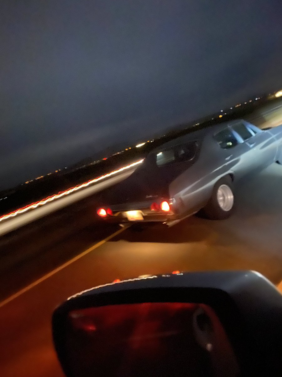 Anthony1t's tweet photo. Just admire this #Chevrolet #chevelle @DrewfromEarth #71chevelle https://t.co/dTipNa2MAP