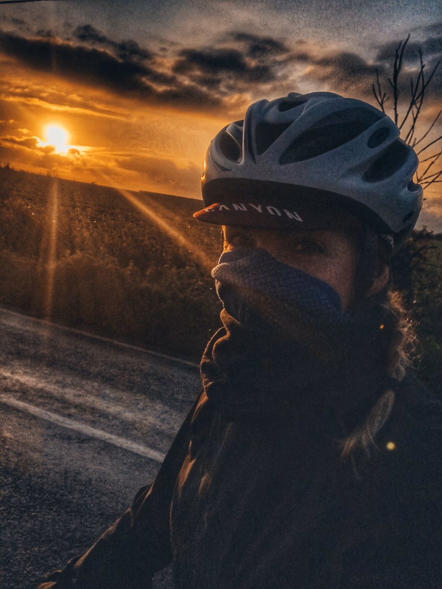 “Hi, my name is Laura and I’m a sunrise addict” 

Early alarm this morning to squeeze in some miles before family time 💙 
There’s something magical about quiet, cold mornings and empty roads... Its not always convenient, but it is always worth it 🌅 #GetOutside