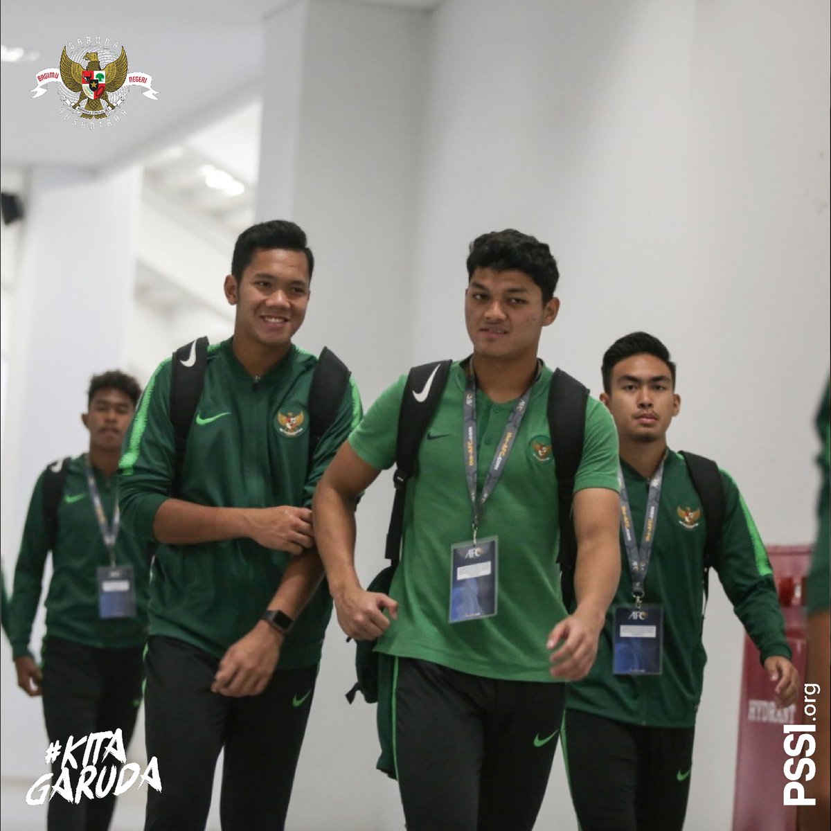 PSSI's tweet photo. Garuda Nusantara tiba di Stadion Gelora Bung Karno!👊🇮🇩

#PSSINow #KitaGaruda https://t.co/SnY5GpdgyK