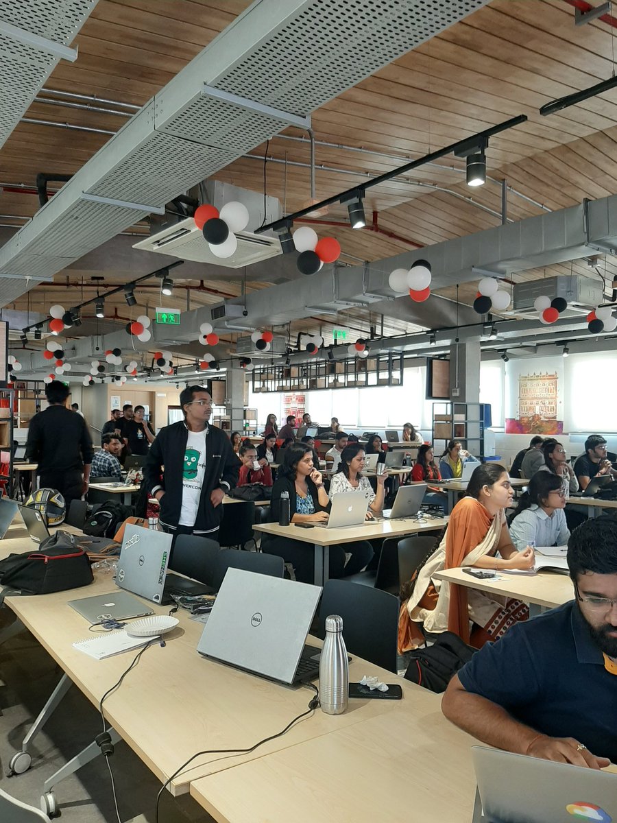 GirlsGolang's tweet image. Attendees super excited!
#golanggirls #golangturns10