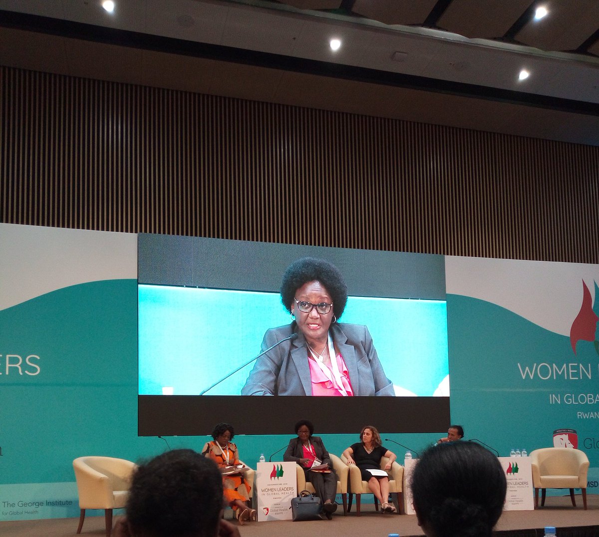 Prof. Rhoda Wanyenze, Dean of @MakSPH calls up African researchers to look at inequities at a broader aspect in addition to #genderinequity.
Africa contributes 15% to the global population but it contributes less than 1% to the global research. @MakerereU @WLGH19 #WLGH19