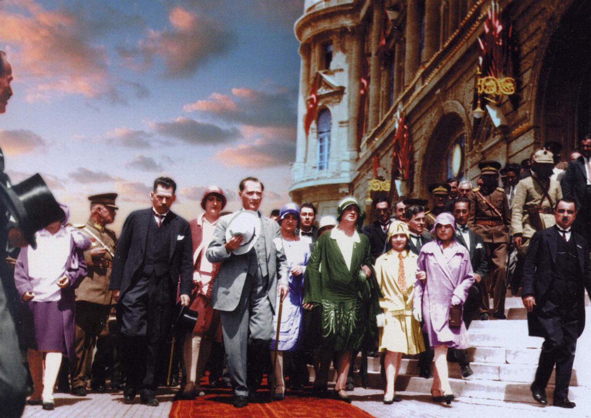 Bütün insanlığın Manevi Güneşi Yüce ATATÜRK,  sonsuza kadar bütün insanlığı yüksek ışığıyla aydınlatmaya devam edecektir.
Canımız Yüce ATATÜRK'ümüzün Aziz hatırası önünde  sonsuz sevgi, saygı ve özlemle eğiliyoruz.