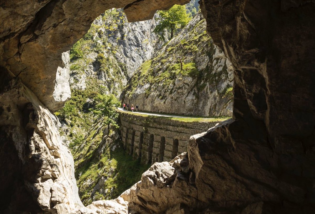 EmbEspanaLibano's tweet photo. Today on our #DiscoverySunday we take you to the famous #HikingRoute called Ruta del Cares in National Park of #PicosDeEurope Mountains, in #Spain😍
👉https://t.co/asoSlSIVOd
@TurismoAsturias @rutadelcares
#Asturias #SpainExperience #SpainRoute #rutadelcares https://t.co/rLiIrulRmD