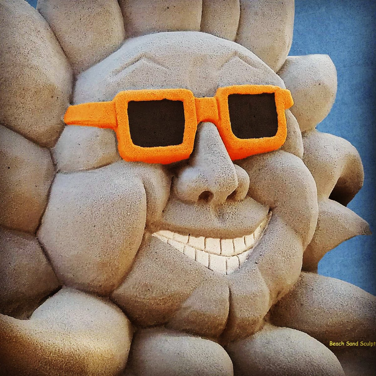 SandCastleFun's tweet photo. May you day be Sand-sational! HAPPY SUNDAY!
#SandCastleCoast #sandcastlelessons #30A #SouthWalton #Florida #Destin #Sandestin #SantaRosaBeach #FortWaltonBeach #thingstodo #experience #familyfun #sandcastleskills https://t.co/yfmDhfJpi2