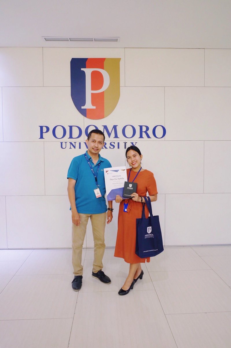 deyaho's tweet photo. @palingmahir Kata Nyokap dulu, masuk jurusan seni gabisa jadi apa2. Hmm kemarin berkesempatan jd dosen tamu jur. Desain Produk Podomoro 😂 https://t.co/zlg4zxm0lt