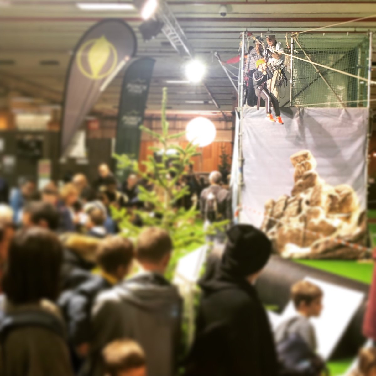 ExpMontagne's tweet photo. Gros succès pour découvrir la #speleologie avec @FFSpeleo !
#ExperienceMontagne https://t.co/Q2JlDsccXh