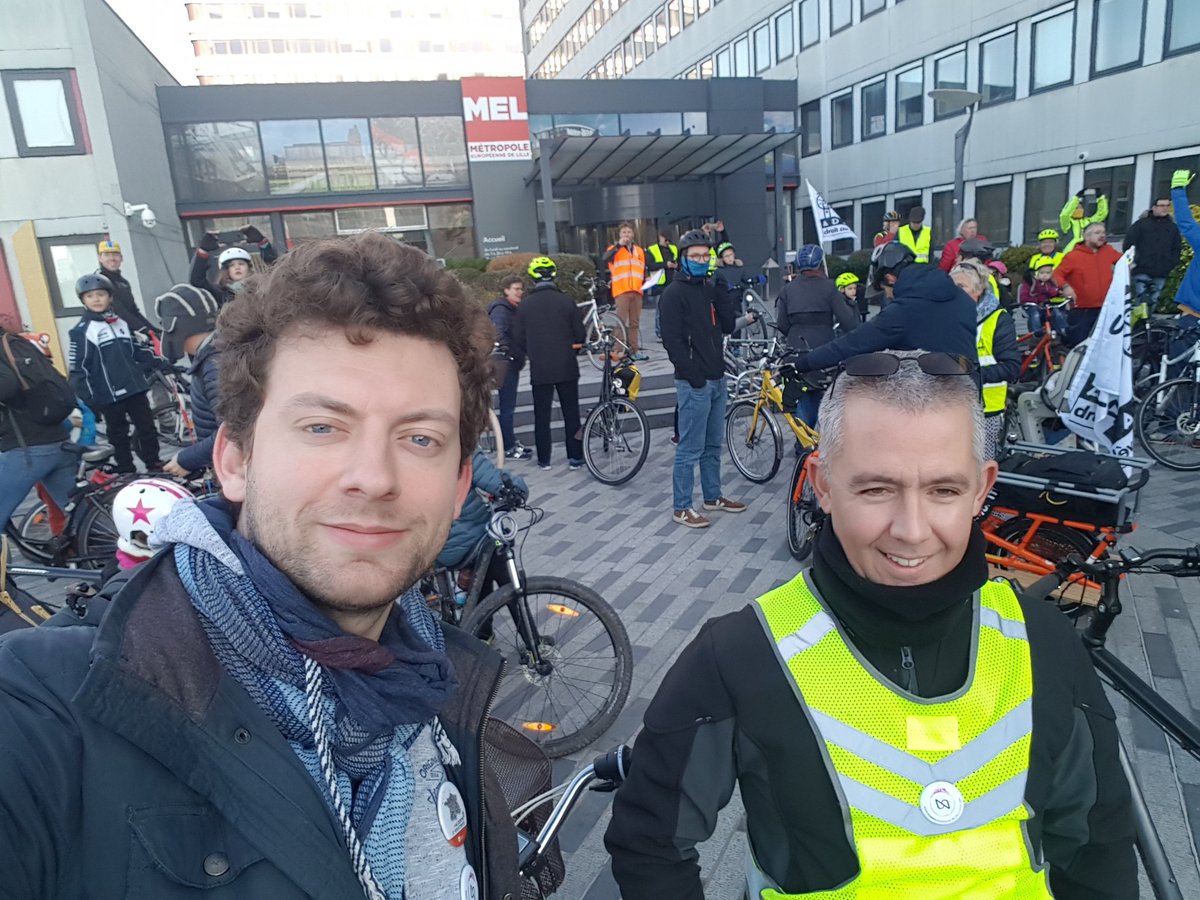ODelobel's tweet photo. Le vélo est au coeur de nos préoccupations! J'étais ce matin avec notre collectif @NousSommesWal  pour #FaireRespirerWasquehal.
Départ de #Wasquehal pour rejoindre le cortège sur Lille de presque 500 cyclistes! #ADAV
#TousaVelo
#MoDem #LREM  #FaireRespirerLille https://t.co/YdmBssGmXu
