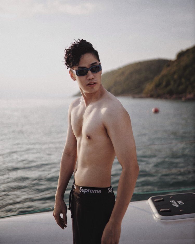 tweitfcmu's tweet photo. ลอยกระทงลงทะเลก็ดีน้า

เซมเบ้ แมสคอม 58
Ig: zzembae  
#ช้างเผือกอยู่ในป่า https://t.co/7ThqA379ih