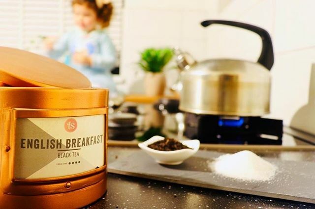 We often think back to the times our moms used to make us English Breakfast tea in the morning.⁠
⁠
Before going to school she would drop a teabag (with a green label😉) in a teapot. Let it sit there in the pot, becoming a true black tea and ending up … ift.tt/2Q1dCN0