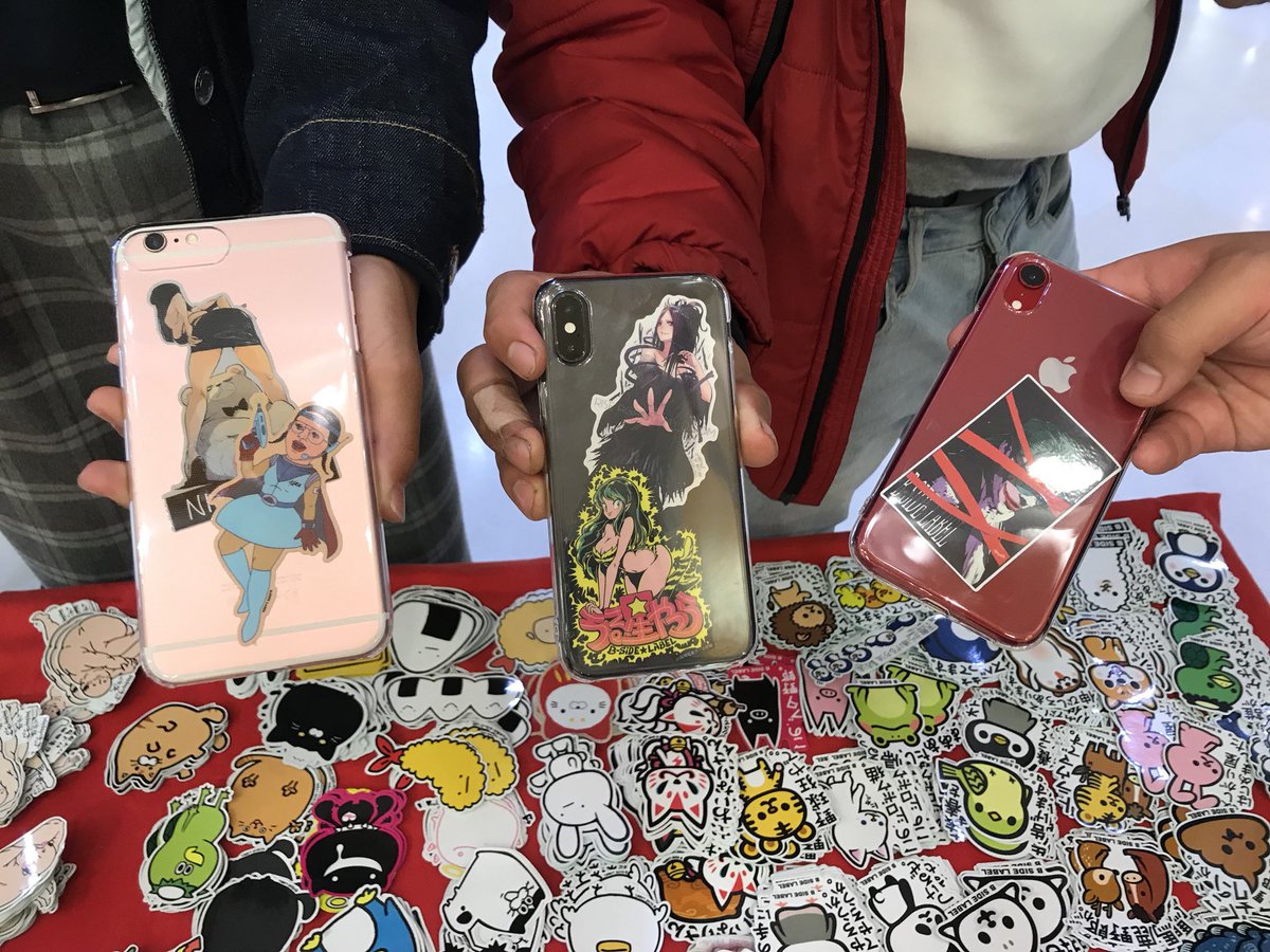 ステッカー屋 B Side Label 上田ロフト様で ご兄妹3人でステッカーをゲットしてくださったご家族皆様が 早速スマホケースに入れてくださいました それぞれの趣味が光るアレンジが嬉しいです ありがとうございます Bsidelabel ビーサイドレーベル