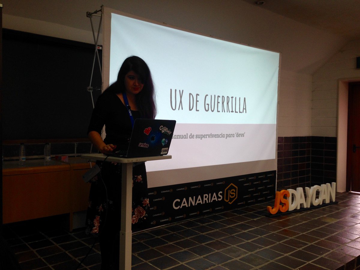 KoolTheba's tweet photo. Qué ganas tenía de ver la charla de mi amiga @meri_minimeri  #UXGuerrilla 🥰🦄 para entender los procesos de #UX , sesgos cognitivos, y sobre todo, para que empaticemos con los #UXDesigners✌️ '...porque UX somos todos' - Yes, m'dam!😚😚 #JSDayCAN2019 https://t.co/Me7YMqjAS6