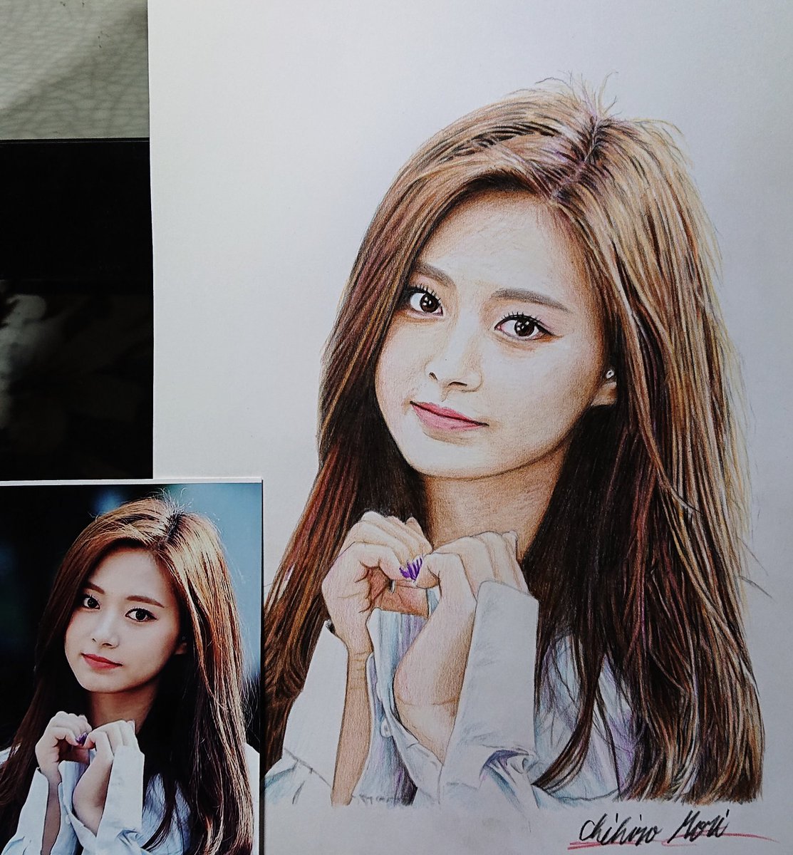 Twiceの、ツウィ、Tzuyu. 描いた色鉛筆画と、見本にした写真です