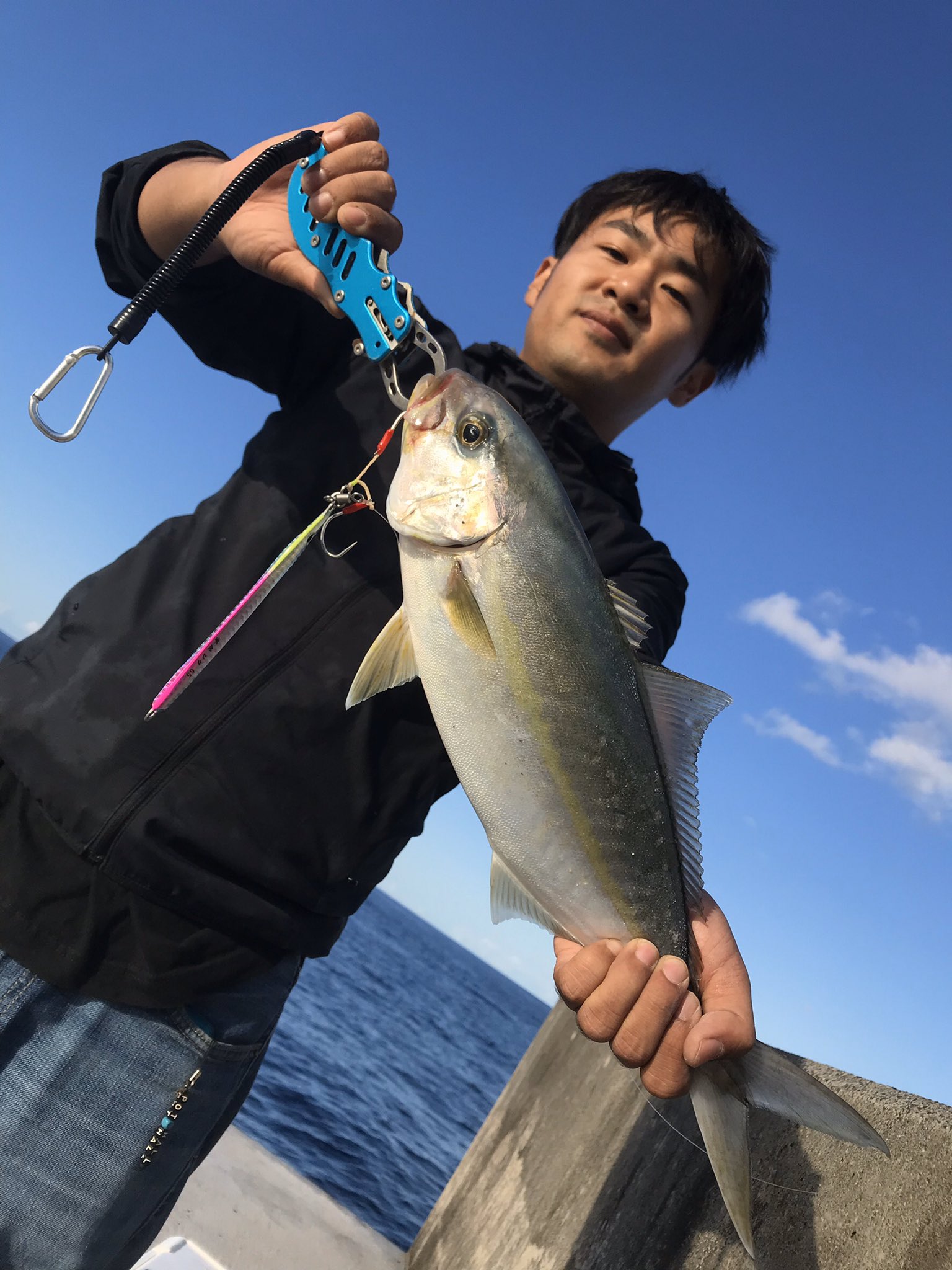 清藤 航輔 A Twitter 最近ショゴがいい感じ ただ 一番の大物はバラしてしまった ショアジギング 八丈島 ショゴ 撃投ジグ T Co Jyx6t7okbr Twitter
