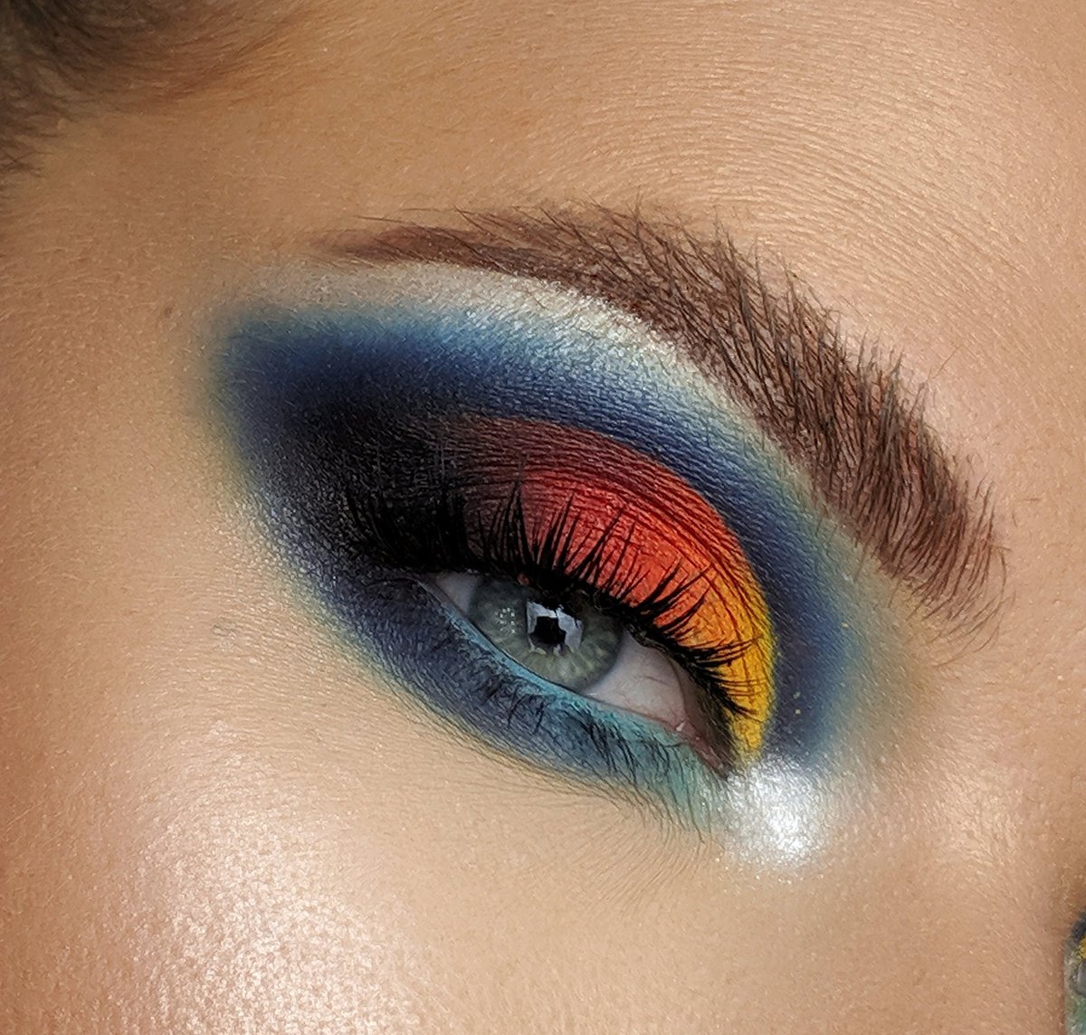 aputriute's tweet photo. Omg this beautiful vibrant look was created with @beautybay EYN Bright palette ❤️ normally i don't like all matte look, but this just speaks to me 🥰 #beautybay #eynpalette #eynbrightpalette https://t.co/WjrN7qh9BW