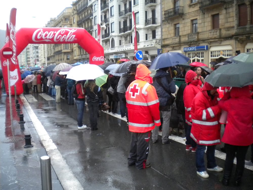 CruzRojaGip's tweet photo. En esta edición, #BehobiaSS 🏃‍♂️ tenemos colaboración de voluntarixs de Cruz Roja #Bizkaia, #Álava, #Navarra, #Burgos, #LaRioja, #CiudadReal, #Madrid #Zaragoza, #Huesca, #León, #Sevilla, #Salamanca, #Valladolid, #Tenerife, #ACoruña, #Tarragona y #Teruel. 👏👏

#PreventivosCruzRoja https://t.co/loo0zOMNM9
