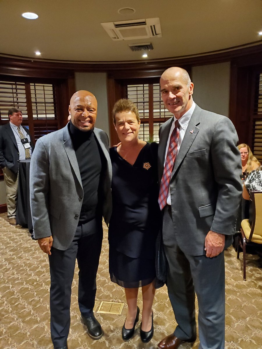 JLGronski's tweet photo. . @iamjrmartinez is "Full of Heart". J.R. did a great job delivering his message of hope, positive energy, &amp; resiliency at @pngas annual dinner. https://t.co/EsHgpzLs15