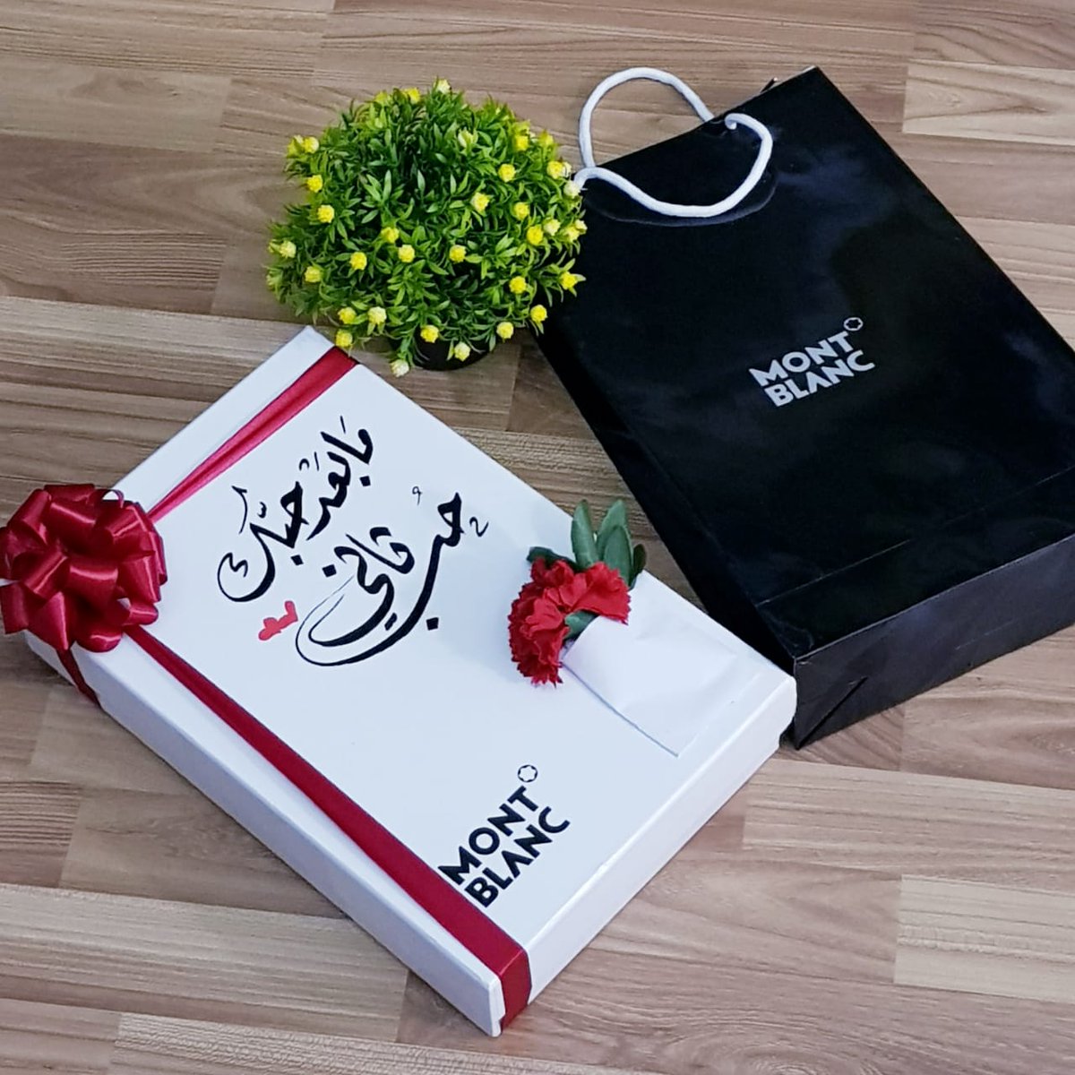 #اقمشة_فخمة #قماش #قماش_شتوي_رجالي #قماش_صيفي #قماش_فاخر 
قماش صيفي
متوفر جميع الماركات
الصناعه ياباني
القياس 3.5
2- بشعار العلامة التجارية
8- ازره للعلامه الماركه
طقم مونت بلانك مكون من
قماش مونت بلانك
نظاره 
قلم وكبك 
بالاضافه الى سبحه
السعر شامل التغليف والكتابه  ب350 ريال