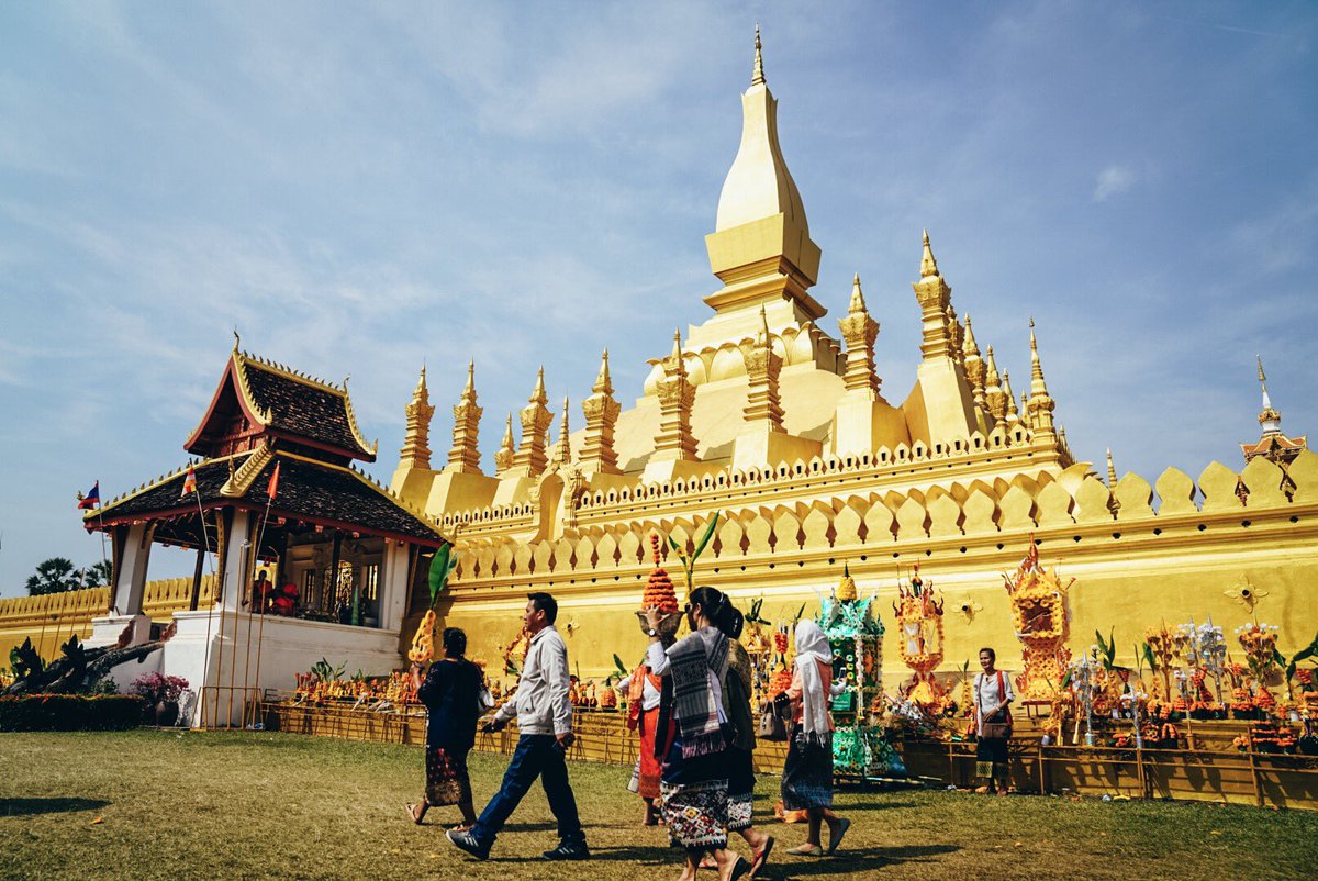 mrmbymarkotadic's tweet photo. Dragi moji pustolovi, kako ste mi danas? Nakon višesatnog putovanja stigao sam u Vijentijane 🇱🇦 Na poziv @laostourism došao sam na Tat Luang, budistički festival koji se održava se u Vijentijanu tri dana tokom punog meseca 12. lunarnog kalendarskog meseca. #MrMbyMarkoTadic https://t.co/Ov3hdV7GBy