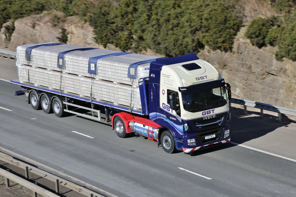 IVECOUK's tweet photo. This is no ordinary truck. it's one of the LNG-fuelled Stralis NP tractors in service with the team at Gilmour Brothers in Lesmahagow.  😮 

#NaturalPower #PurePower #FollowTheLeader @boconline https://t.co/VwA5dadeV9