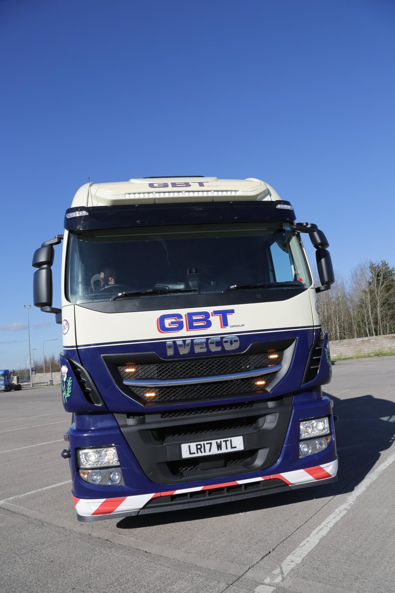 IVECOUK's tweet photo. This is no ordinary truck. it's one of the LNG-fuelled Stralis NP tractors in service with the team at Gilmour Brothers in Lesmahagow.  😮 

#NaturalPower #PurePower #FollowTheLeader @boconline https://t.co/VwA5dadeV9