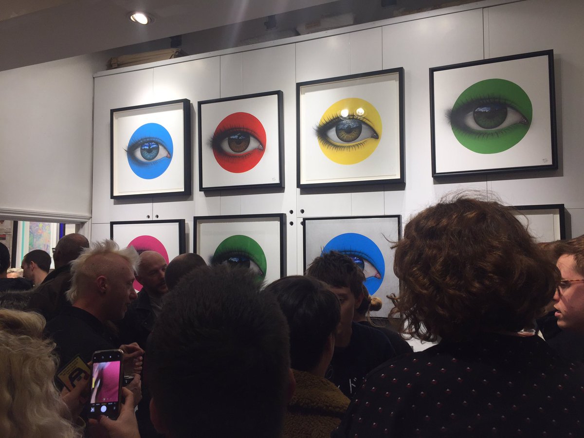LondonArtCal's tweet image. Was a huge pleasure to catch @mydogsighs solo show ‘CRYLONG’ at @nellyduff this week. Go and check it out before it closes on the 14th Nov. 
#streetart #graffiti #wallporn #urbanart #londonart #londonstreetart #wallart #streetartshoreditch #streetartists #mydogsighs