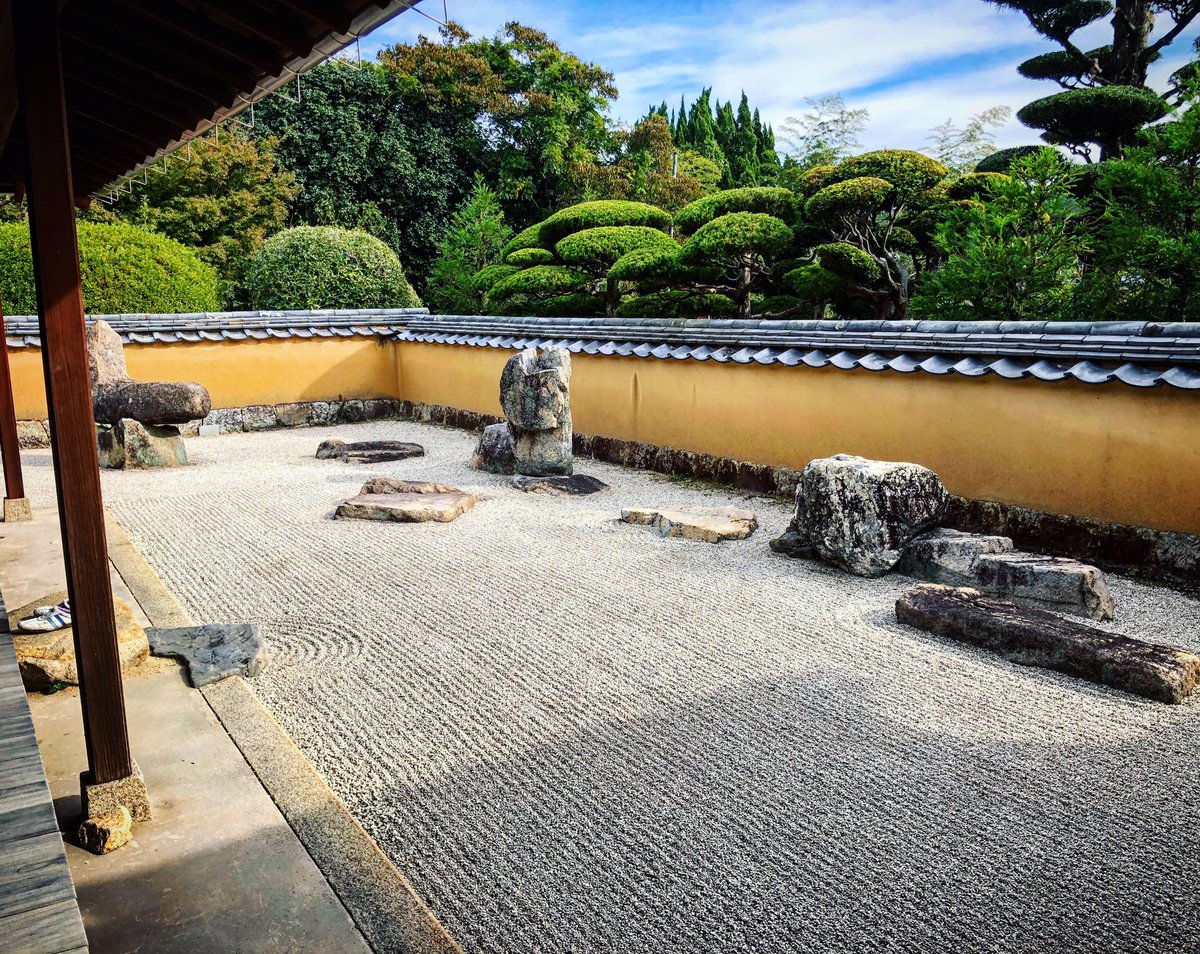 ট ইট র 日本庭園情報メディア おにわさん The Japanese Gardens 月の桂の庭 一見ツウ好みのようでーー作庭意図も色んな説があるようだし答えがどうあるかと言うより 龍安寺の石庭のようにとてもインスピーションがかきたてられる枯山水だと思う ট ইট র 日本庭園情報メディア おにわさん The Japanese Gardens 月の桂の庭 一見ツウ好みのようでーー作庭意図も色んな説があるようだし答えがどうあるかと言うより 龍安寺の石庭のようにとてもインスピーションがかきたてられる枯山水だと思う