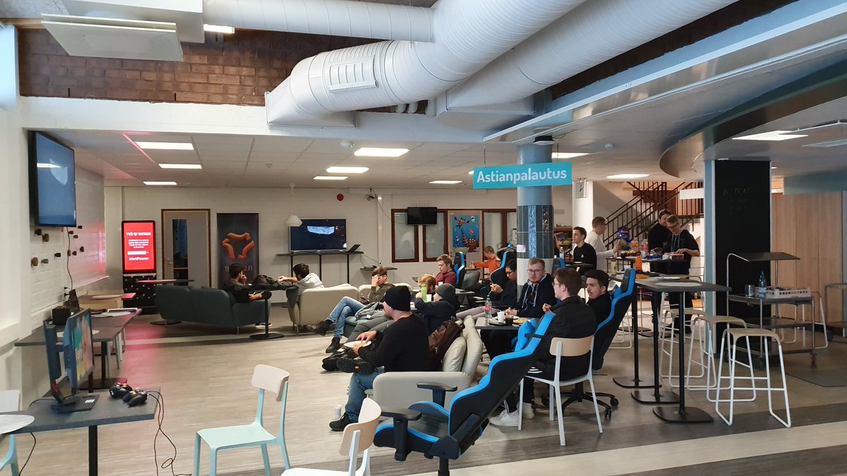 TeamPHZ's tweet image. Our #Worlds2019 Viewing Parties are taking place in both @KajaaniAMK and at the @phzfi office with the help of @MJesport 🔥🔥

Everyone's excited to see who will take home the trophy 😎🏆 We hope it's G2 😉🇪🇺

#esportsfi #EUphoria #astianpalautus