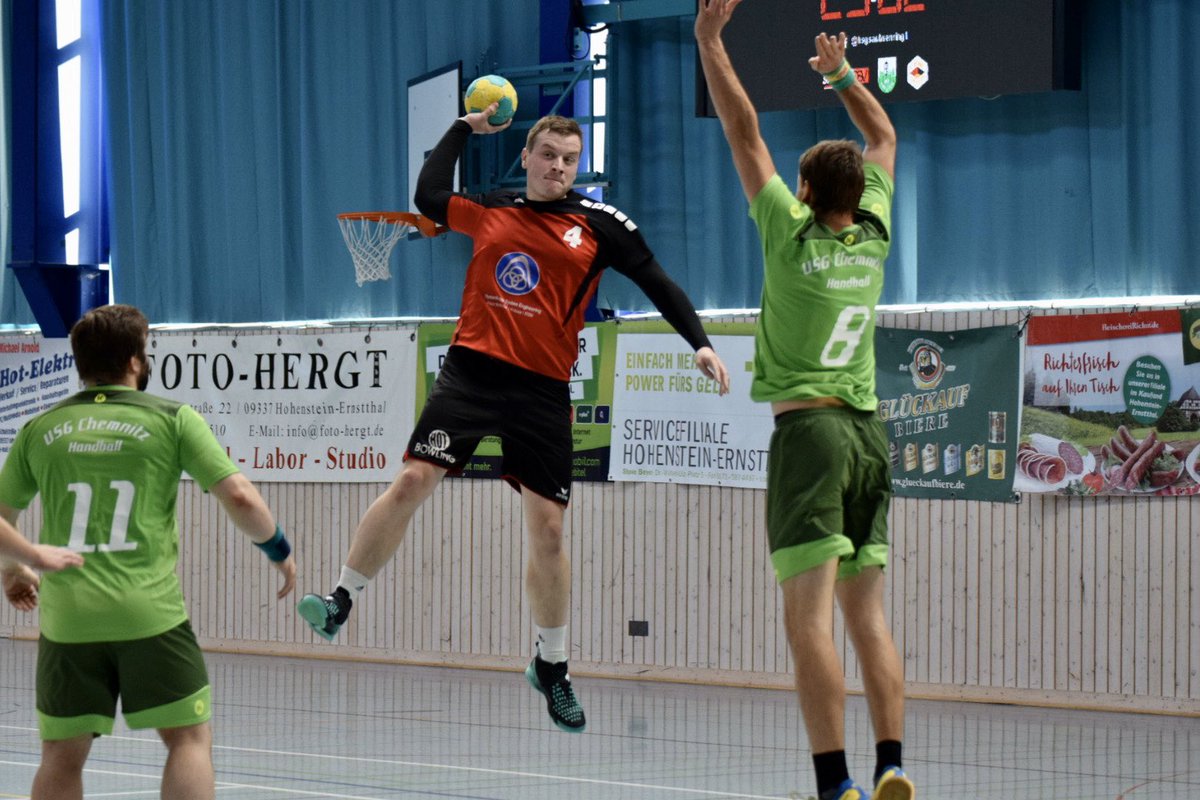 SVSachsenring's tweet photo. Klasse 👍🏻 Jungs. Ein 32:25 Erfolg bei vollem Hause gegen die Tabellendritten aus Chemnitz 🤾‍♀️ https://t.co/JIR3L6WuAp