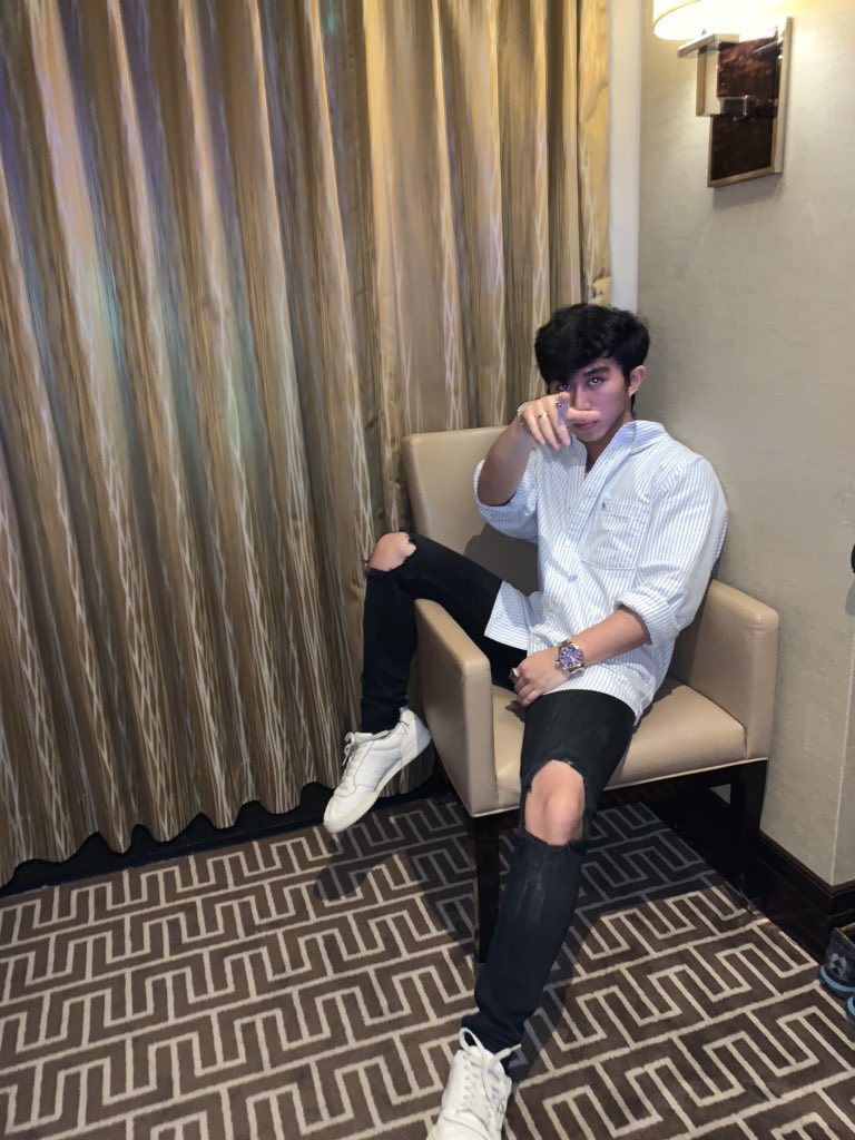 TheDCodilla's tweet photo. always.stylin.and.profilin 😈 https://t.co/pwXnPSmToI