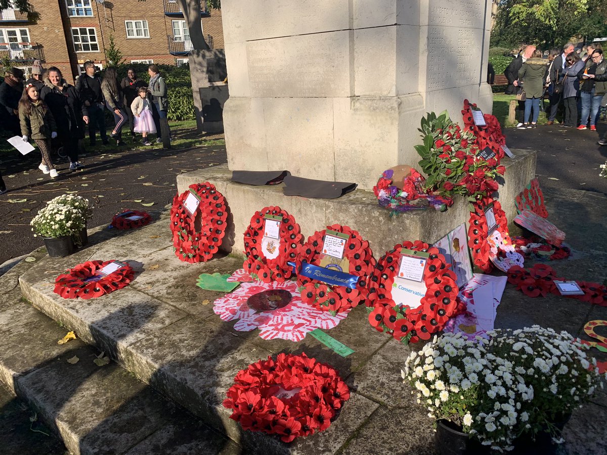 BSIConservative's tweet photo. Today our Chairman laid a wreath on behalf of the Brentford &amp; Isleworth Conservative Party at Brentford War Memorial. For those who gave their today for our tomorrow. We will remember them. #Remembrance2019 #AlwaysRemember  @HBIConservative @seena_shah https://t.co/YuJaQXM6RK