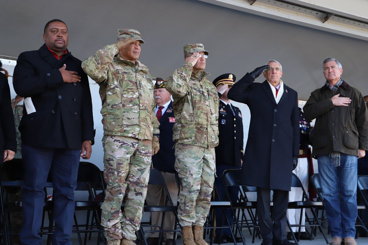 USArmyWHC's tweet photo. RT @fayobserver: Chilly @CityOfFayNC #VeteransDay Parade Warms Spectators' Hearts | https://t.co/tf14sLZUfR | @USArmy @82ndABNDiv, #USArmy #Soldiers, #KnowYourMil, #WhatsYourWarrior, #VeteransDay2019, #VeteransDayWeekend, @DOD_Outreach, #VeteransDayParade, #MeetYourArmy 🇺🇸 https://t.co/ddvTTnJRVV