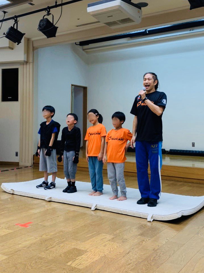 utumi_syuki's tweet photo. 『スカット発表会＆未來流忍者MTG』にご来場下さった皆様ありがとうございました！
お陰様で無事終了できました
今日初めて人前でアクションを、した4人の子どもたちがとても誇らしかったです
この発表会とイベントがまた誰かの新たなキッカケになれば本当に嬉しいです

#SUCATT 
#和歌山アクション https://t.co/XISDMbGz8d