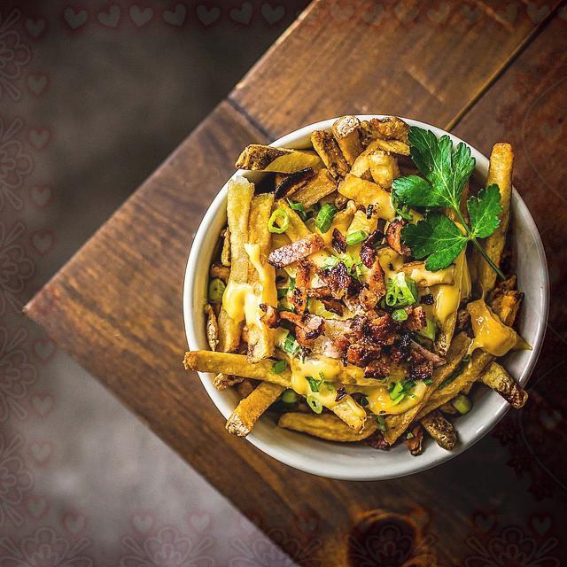 HowGourmet's tweet image. Friday nights are for Cheesy Bacon Fries. … howtobecomeagourmet.ketorecipesnow.com/friday-nights-…