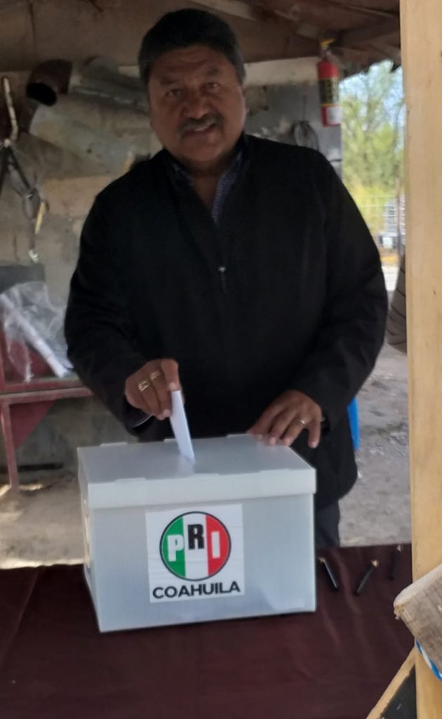 v_pecina's tweet photo. Acudí a mi partido a ejercer el voto para elegir a la nueva dirigencia del Comité Directivo Estatal, así como a los consejeros estatales y municipales. 🗳 https://t.co/CyK6sbXUU7