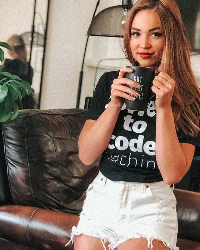 devherobrand's tweet photo. It's Coffee time with @garricc ☕😁👍 enjoy your coffee break DevHeroes 🙏 #instagood #coffee #coding #womenwhocode #engineer #happy #girl #smile #teamdevhero #programmers #webdev #break https://t.co/nspEFY3Ja8 https://t.co/uU9AeIHvjH
