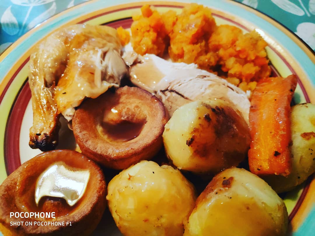 Cowboy_Cook's tweet photo. A @jamieoliver #MinistryOfFood Sunday roast. Roast on a winter's evening, unbeatable!
#sundayroast # #roastpotatoes #gravy #JamieOliver
#glasgowfoodie #glasgow #glasgoweats #Cowboycook https://t.co/5mwca5wg5x