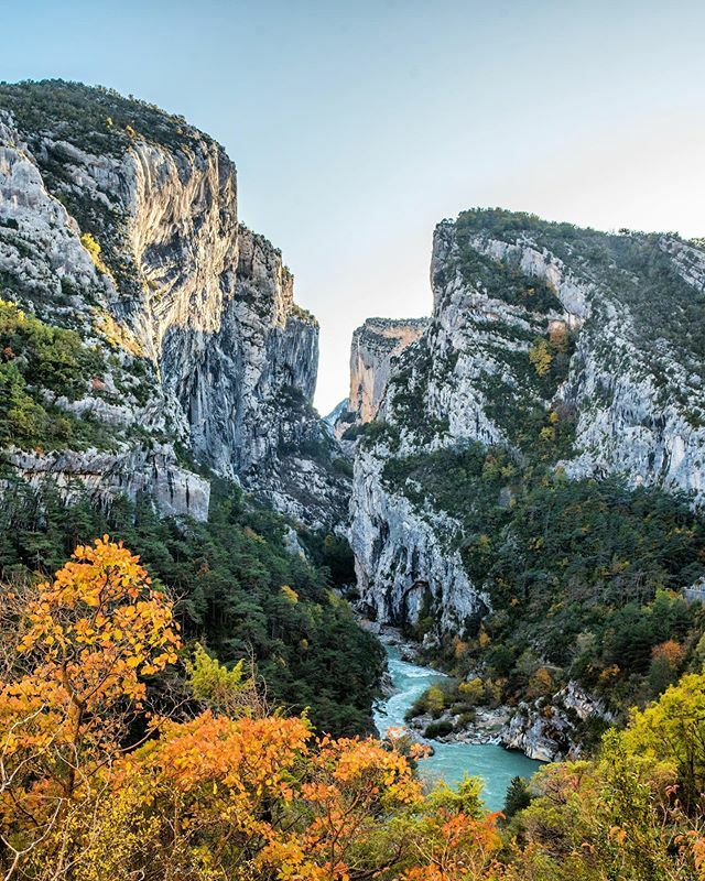 TourInProv_App's tweet photo. Ça faisait longtemps que nous n’avions pas fait le célèbre #sentierMartel (plus d’un an) le long du #Verdon 🏞 #randonnee 🚶♀️... #rando #lapaludsurverdon #aiguines #gorgesduverdon #hautvar #verdon #verdonexperience #walk #hike #var #provence #sudfrance #… https://t.co/U3sIKU1y1i https://t.co/IKtoPQdkQi