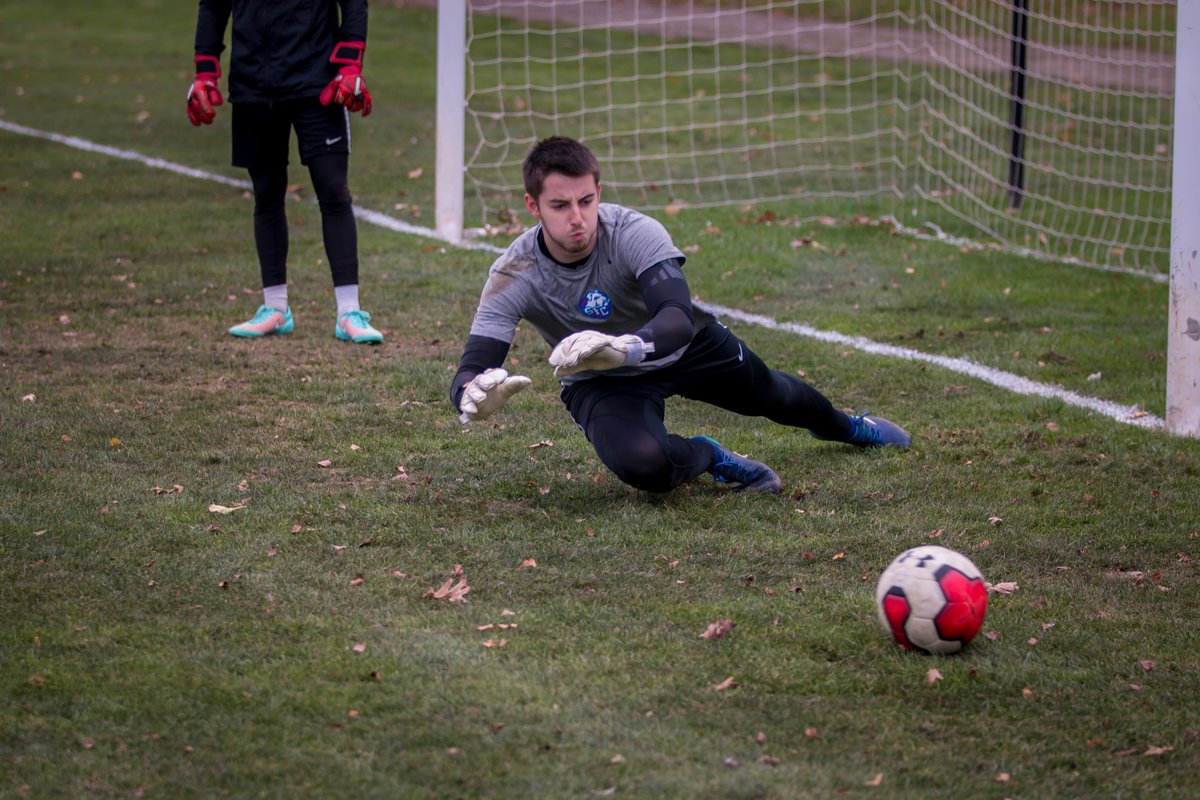 SFBKsoccer's tweet photo. Some pregame prep for today's match at LIU. 

#BrooklynTough | #SFBKMSOC https://t.co/zNNxxk5isy