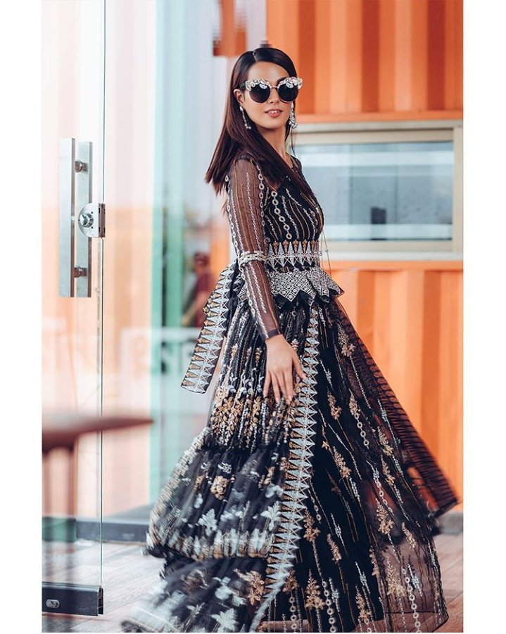 Alinaaa_u's tweet photo. 🖤❤@iiqraziz
Wardrob : @amaltaasofficial
Styling : @iamfahadhussayn
Makeup: @qasimliaqat
Shot by : @abdullahharisfilms
Jewellery: @shafaqhabibjewellery
Coordination : @mintcommpk #mintcommpk
#iqraaziz #yasirhussain #iqrayasir https://t.co/gvrGlBdmrp