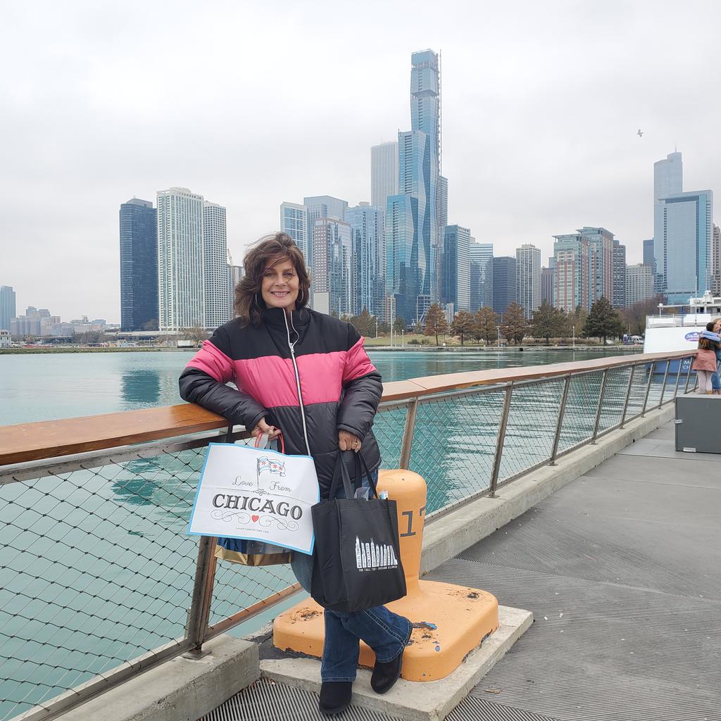 KayFinelli's tweet photo. #Chicago #TMobile #SignatureStore next stop! Brrr 🥶 https://t.co/mZ4ql7UNs9