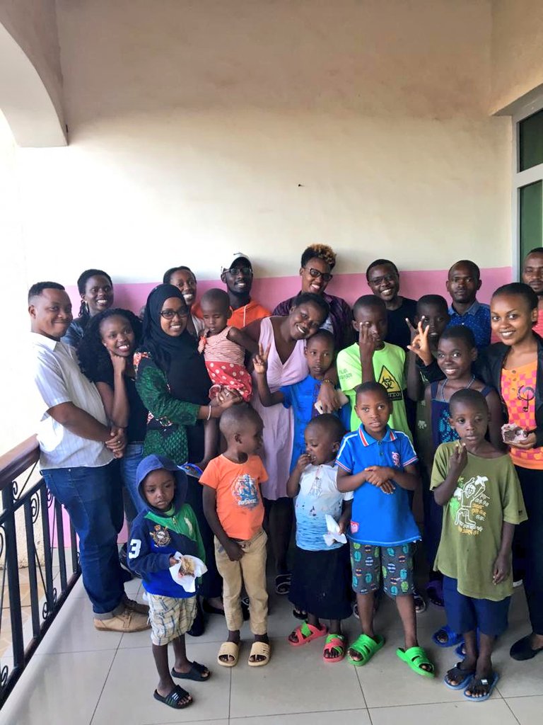 RCkigalicity's tweet photo. Today we had a beautiful afternoon with visually impaired kids at @JordanFUNDATION.The kids shared their dreams,stories, taught us songs & dances.Some want to become doctors so they can help fellow kids with visual impairments.#Selfless dreams.#Serviceaboveself, #JordanFoundation https://t.co/Xa5LK8vV4W