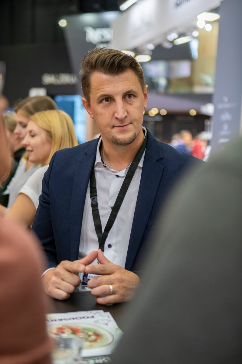 FoodServiceDACH's tweet photo. Messe ALLES FÜR DEN GAST Tag 2 ist geschafft! Vielen Dank an alle die uns heute in Halle 10 auf Stand 1012 besucht haben. Wir sind noch bis Mittwoch für Sie da. https://t.co/OBxqUU5MBq