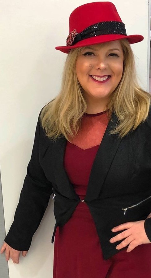 PainvsGuilt's tweet image. 📚📚 Finishing a good book is like leaving a good friend - William Feather #quote Give a follow to @AkashaGarnier #author of #Davanti #thriller and great person! ✨💐🖋️

View akashagarnier.com We are listed on there also #ShineThroughTheNoise